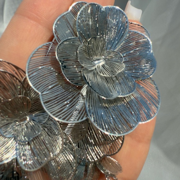 New! Zara Famous Kate Middleton Floral Statement Earrings - Picture 6 of 8